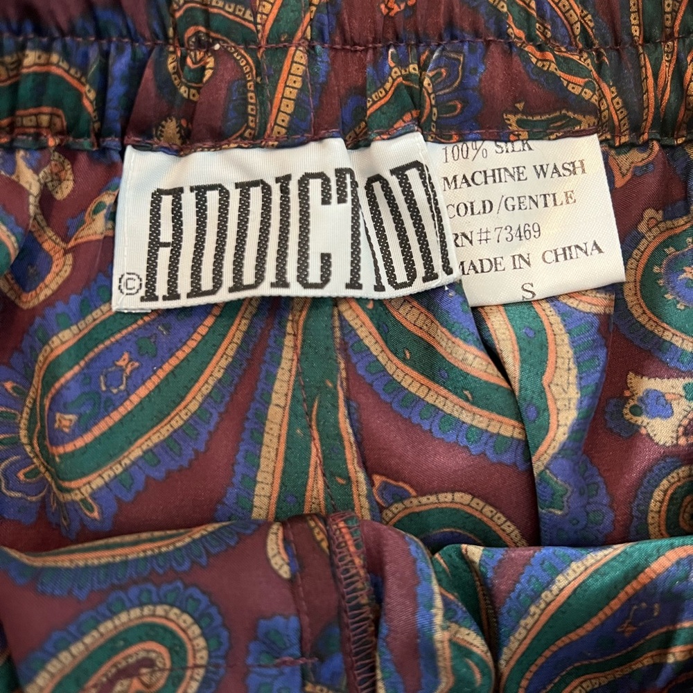 ADDICTION 100% silk paisley print vintage shorts (90s)